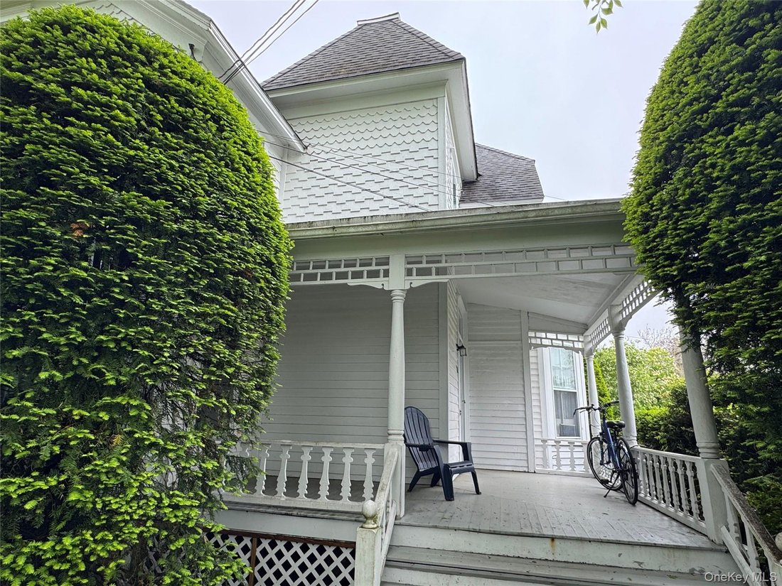 Center Moriches, New York, United States 4 - 18162329