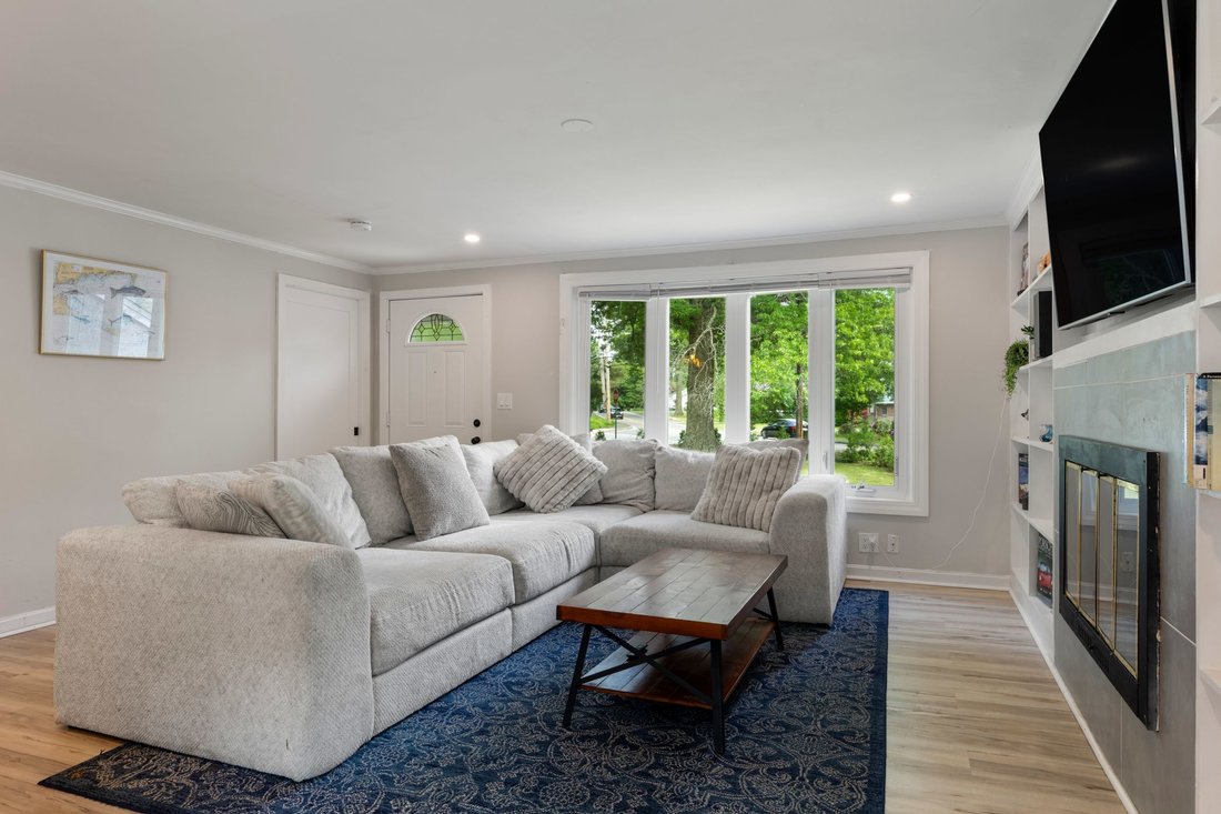 House in Framingham, Massachusetts, United States 2 - 18157204