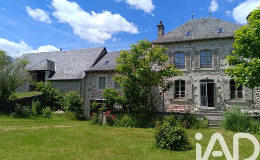 House in Vebret, Auvergne-Rhône-Alpes, France 1