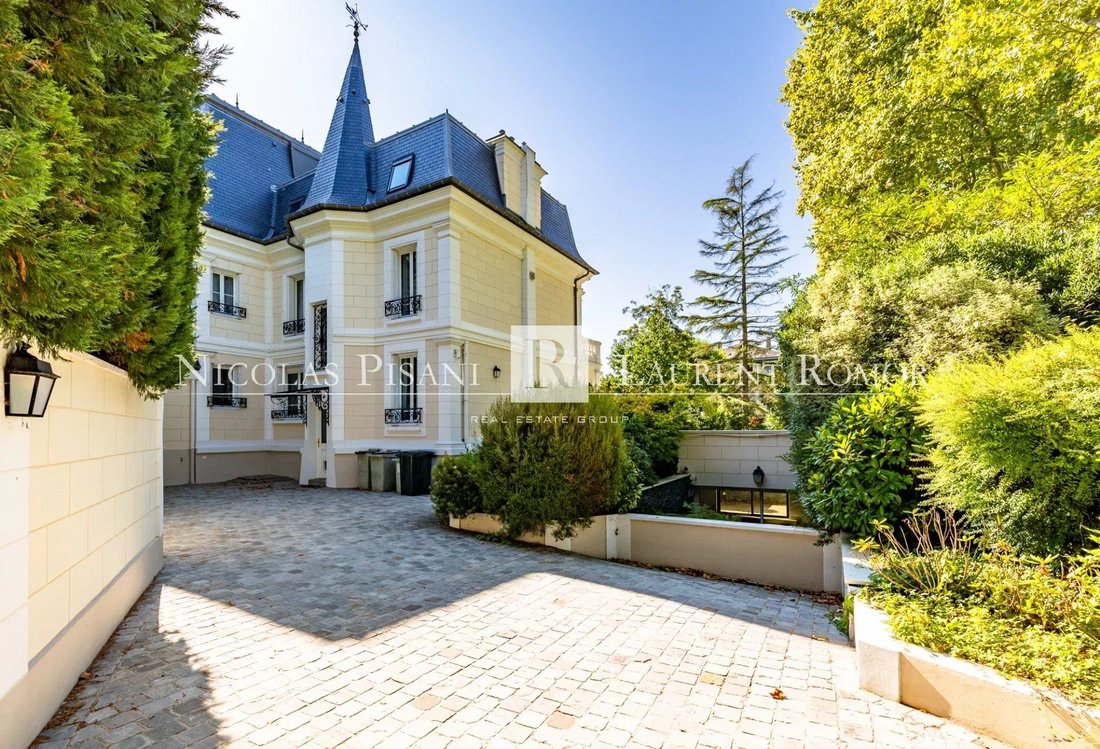 Estate in Marine, Maisons-Laffitte, France 5 - 18155648
