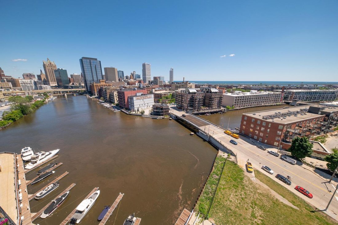 Condo in Milwaukee, Wisconsin, United States 5 - 18166917