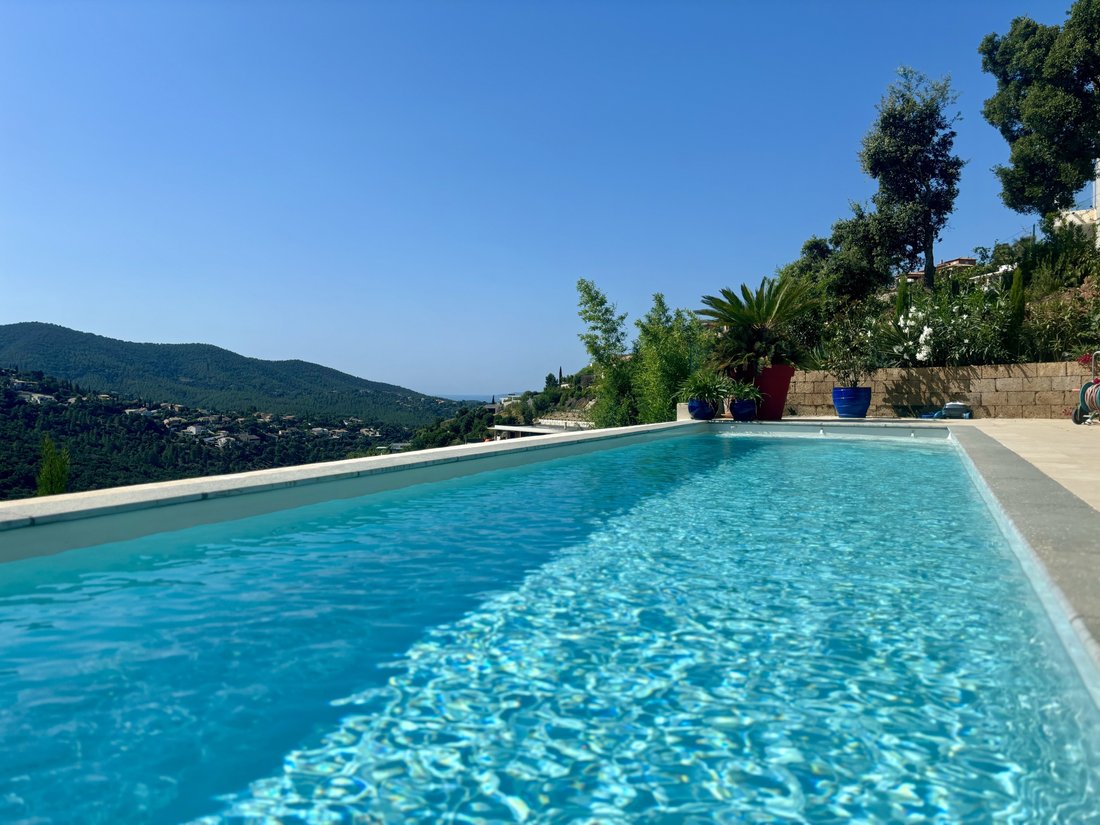 Villa in La Londe-les-Maures, Provence-Alpes-Côte d'Azur, France 1 - 18165273