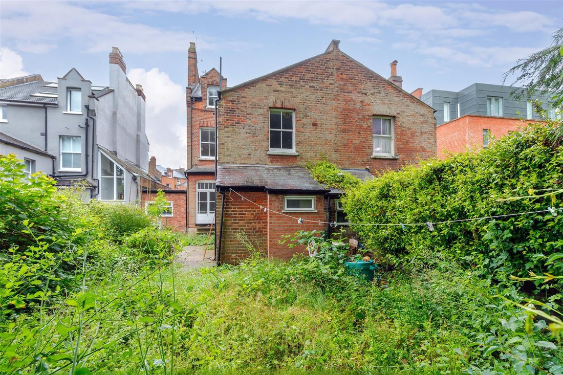 House in Holly Village, Haringey, England 4 - 18164877