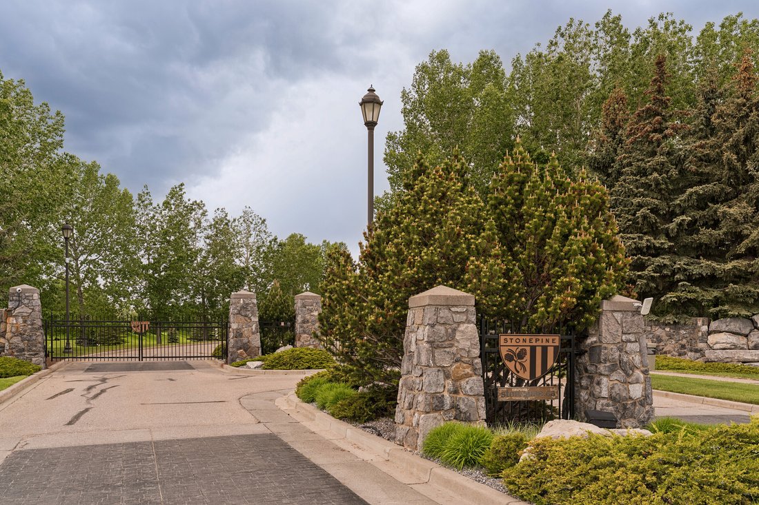 Calgary, Alberta, Canada 2 - 18163472