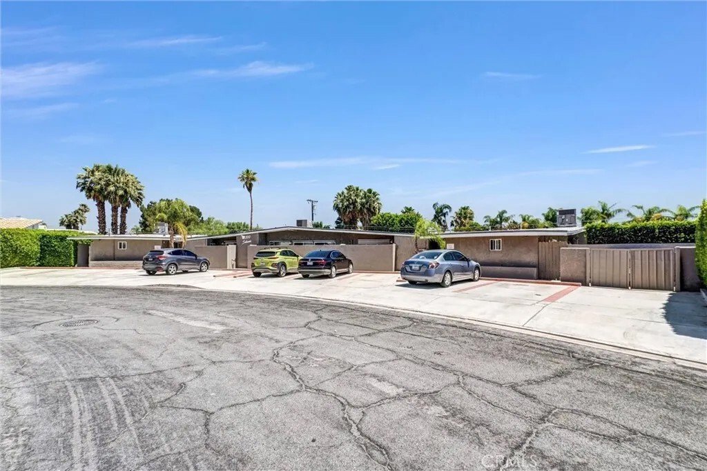 Palm Springs, California, United States 4 - 18167303