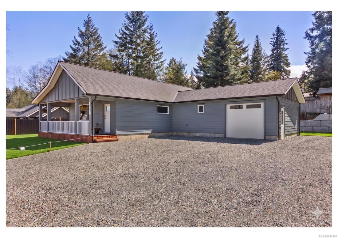 House in Black Creek, British Columbia, Canada 1 - 18160476