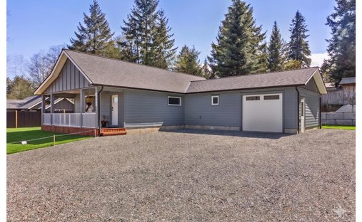 House in Black Creek, British Columbia, Canada 1