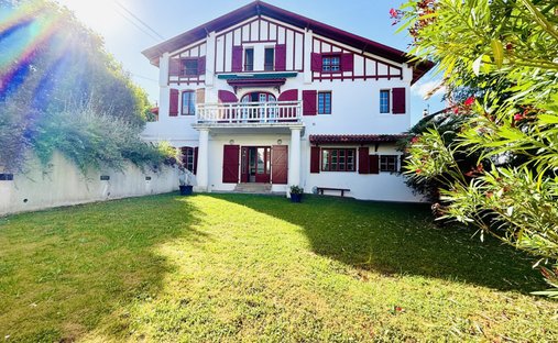House in Centre Ville, Saint-Jean-de-Luz, France 1