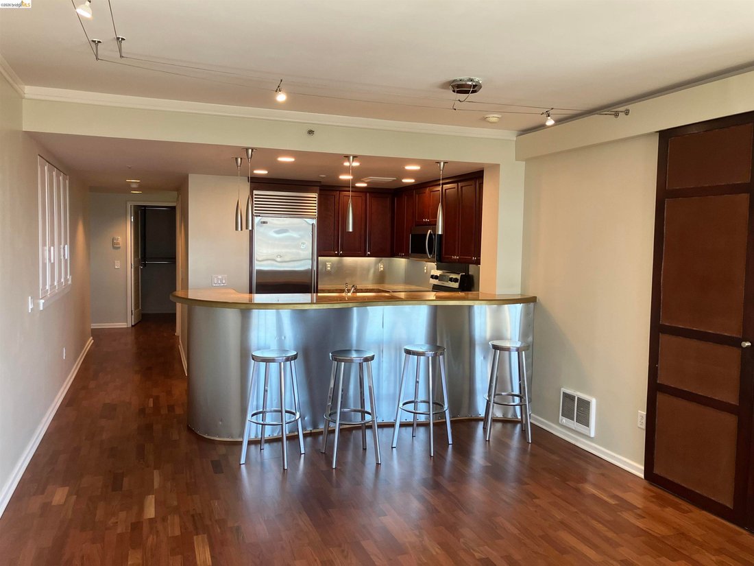 Condo in San Francisco, California, United States 5 - 18162790