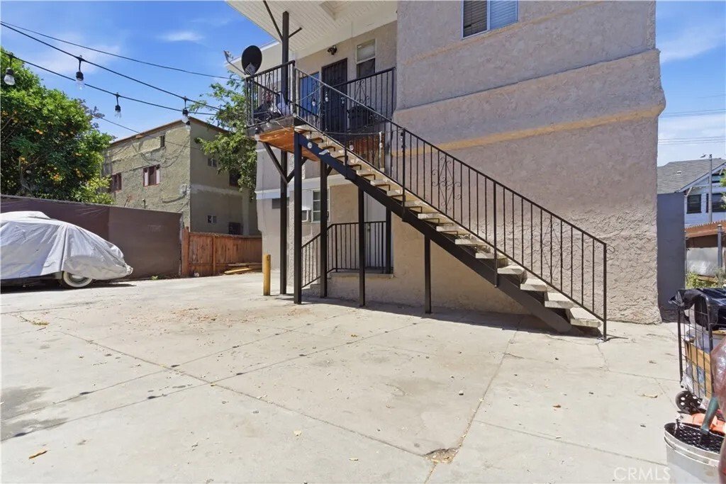 Los Angeles, California, United States 3 - 18162684