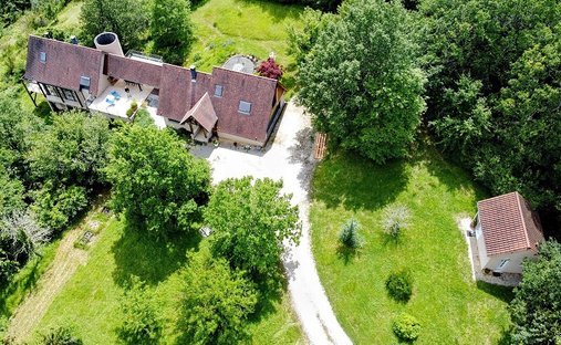Villa in Rouffignac-Saint-Cernin-de-Reilhac, Nouvelle-Aquitaine, France 1