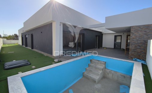 House in Azeitao (Sao Lourenco e Sao Simao), Setubal, Portugal 1