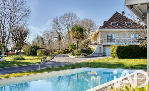 House in Vaux-sur-Seine, Ile-de-France, France 1