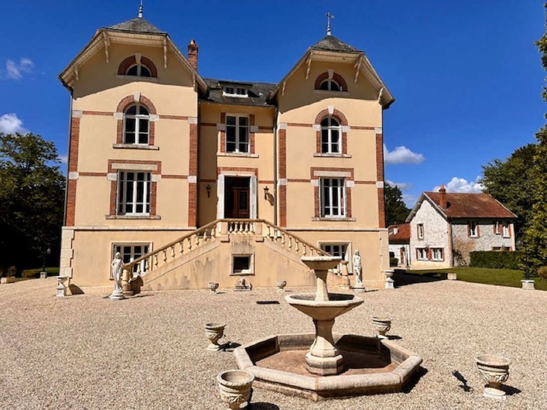 Villa in Sainte-Montaine, Centre-Val de Loire, France 4 - 18165933