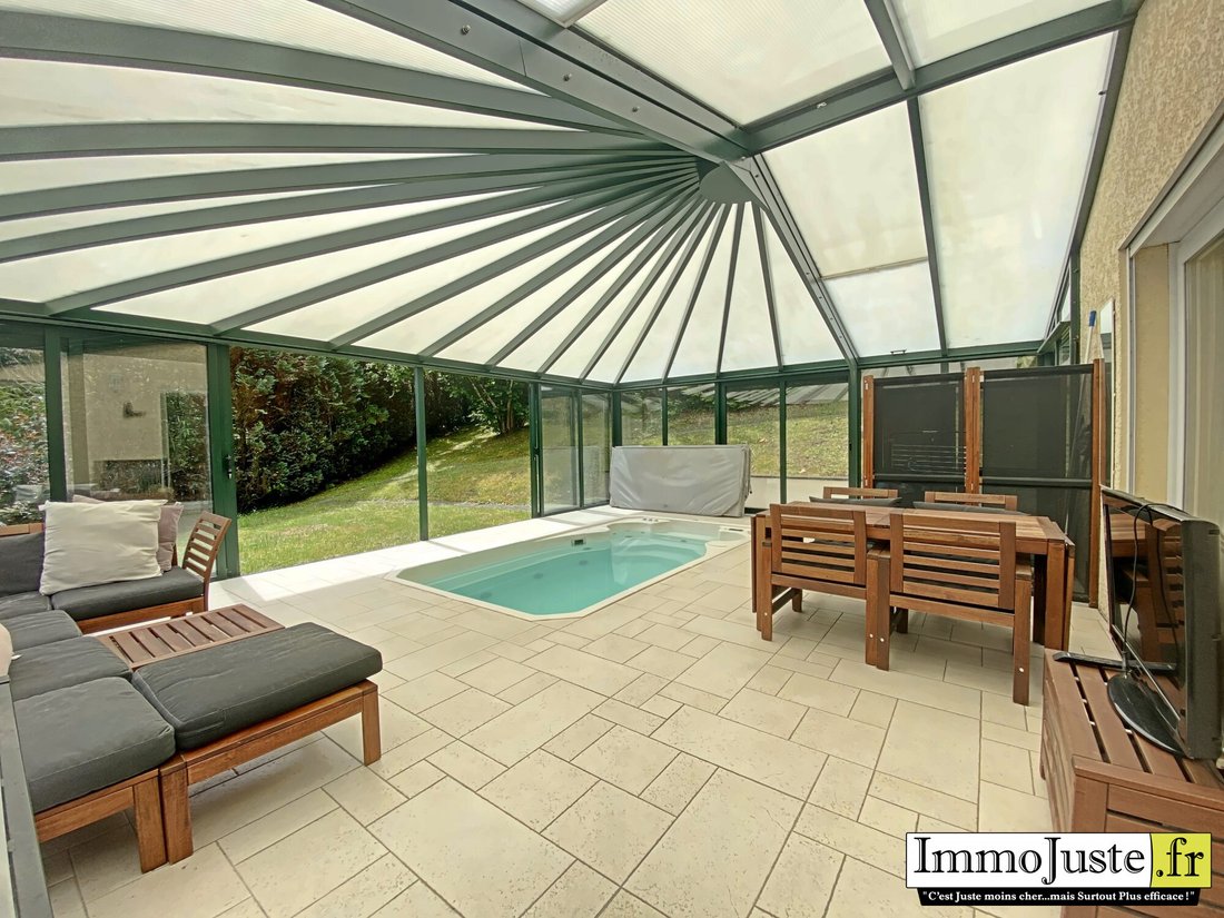 House in Le Mesnil-Saint-Denis, Ile-de-France, France 2 - 17237896