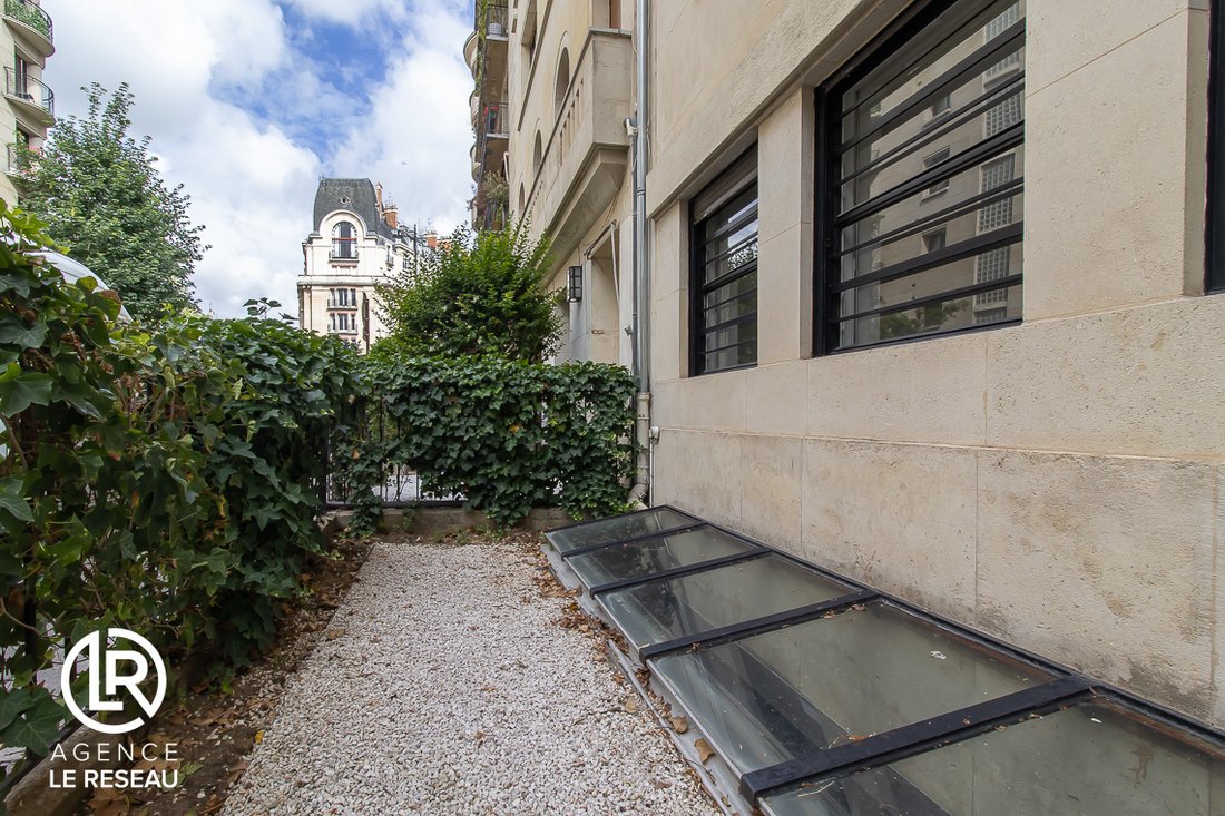 Apartment in Saint Philippe du Roule, Paris 8e Arrondissement, Paris 2 - 18171094