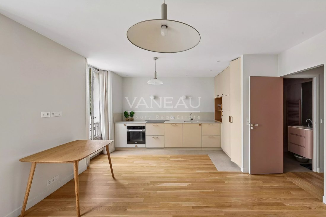 Apartment in Saint Thomas d'Aquin, Paris 7e Arrondissement, Paris 2 - 18156476