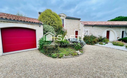 Casa a Saint-Pierre-le-Vieux, Paesi della Loira, Francia 1