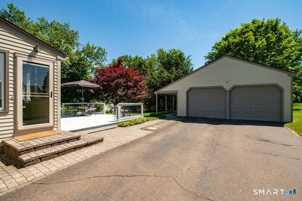 House in Wallingford, Connecticut, United States 5 - 18160372