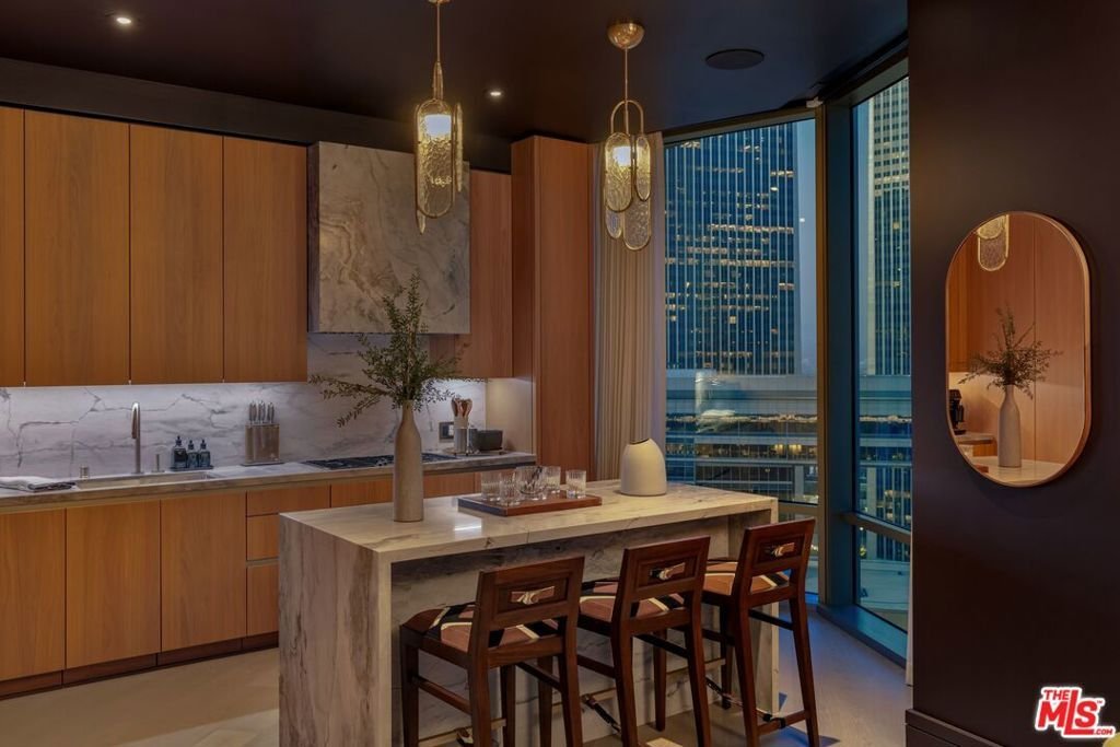 Condo in Los Angeles, California, United States 5 - 18159529