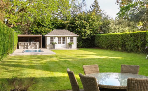 Casa a Lower Bourne, Inghilterra 1