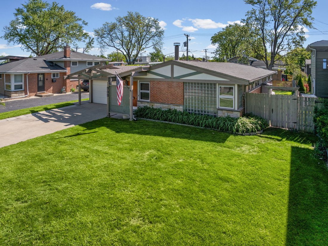 House in Wilmette, Illinois, United States 2 - 18154511