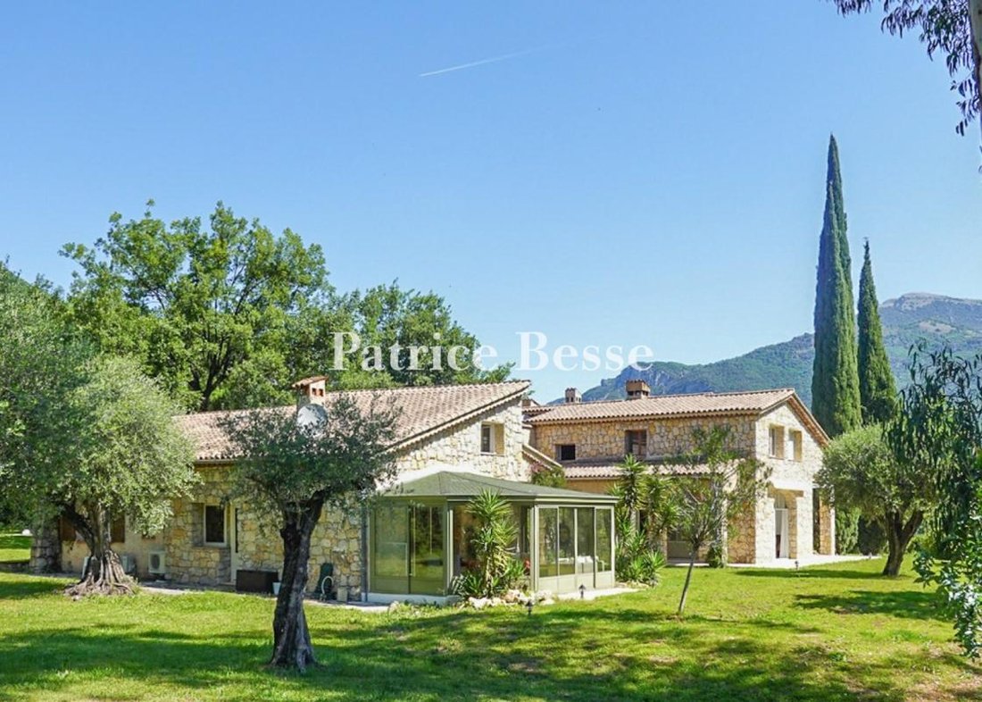 Villa in Le Bar-sur-Loup, Provence-Alpes-Côte d'Azur, France 1 - 18157927