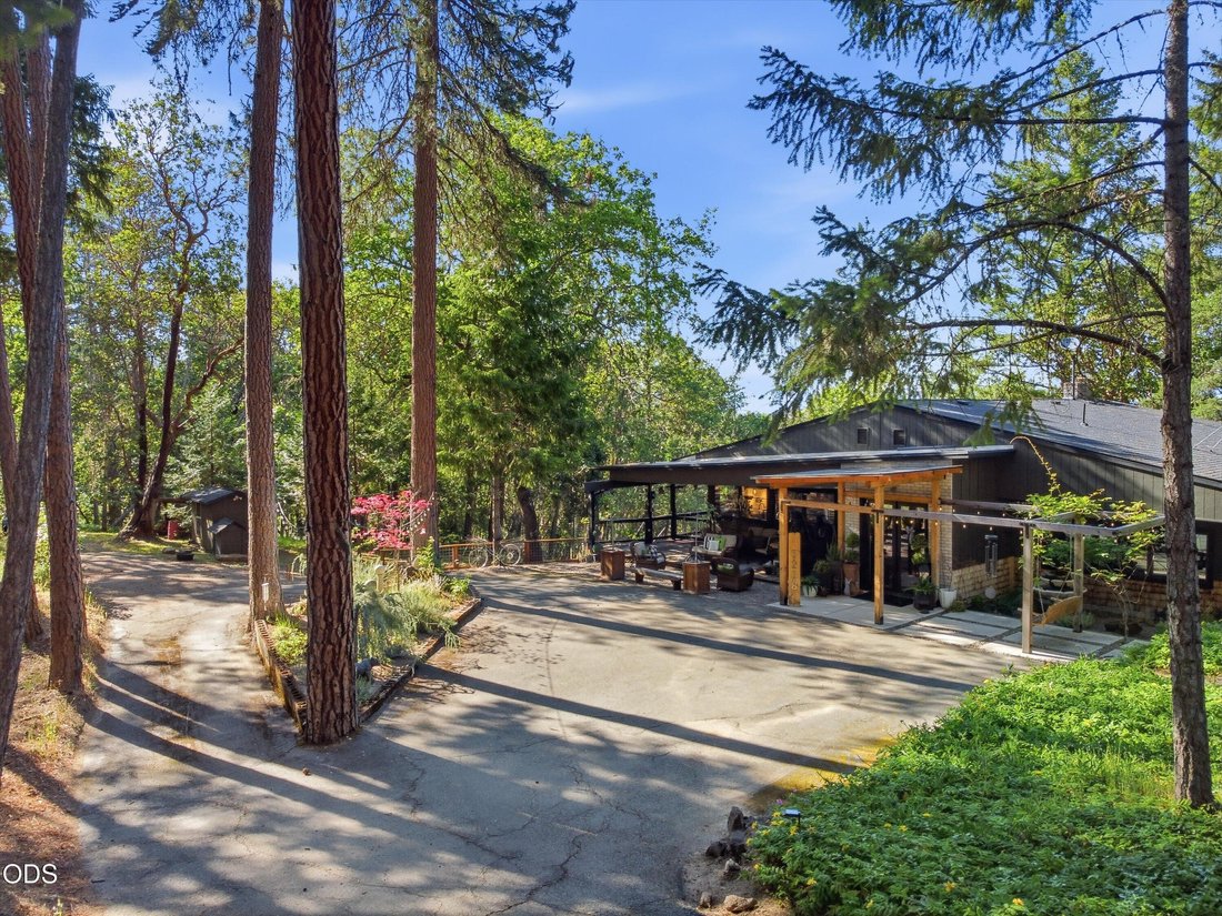 House in Medford, Oregon, United States 2 - 18154963