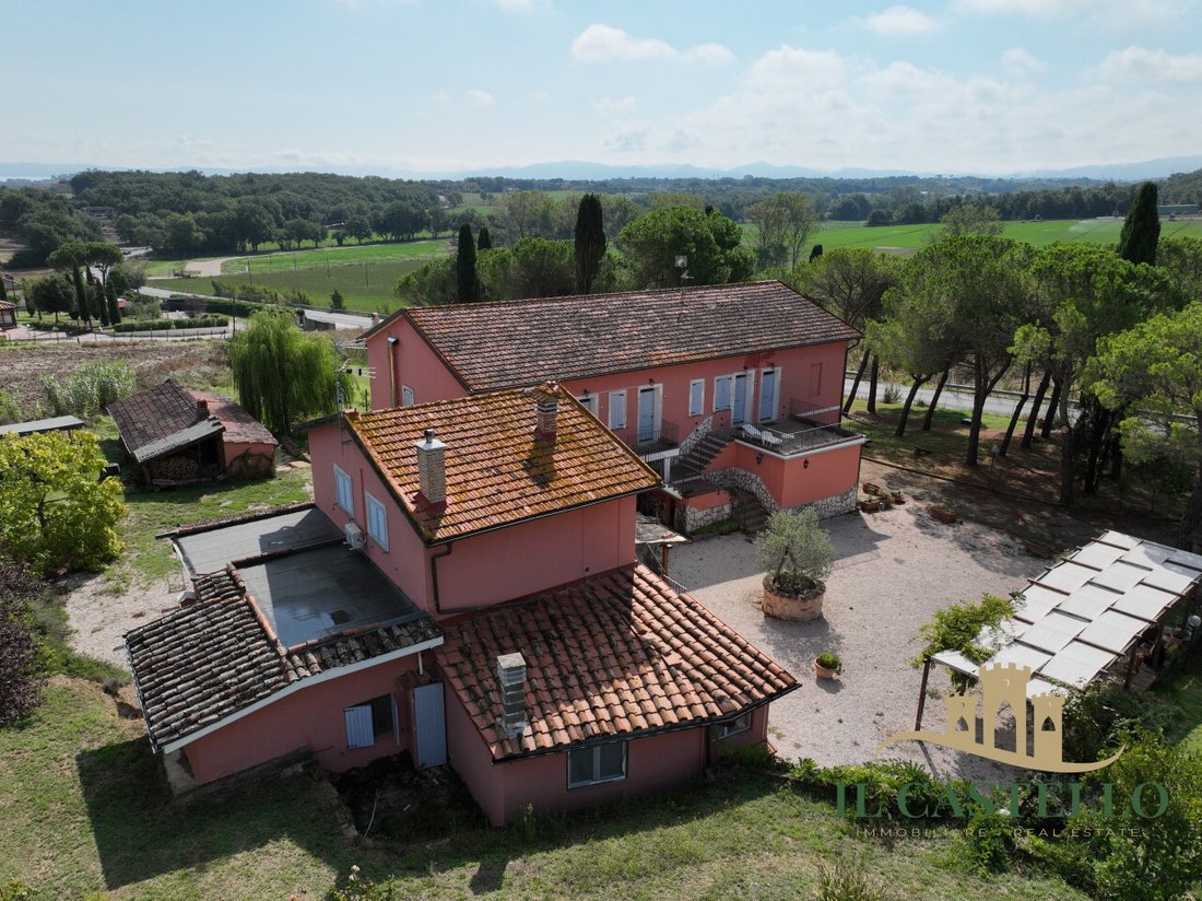 Farm Ranch in Castiglione del Lago, Umbria, Italy 2 - 15144594