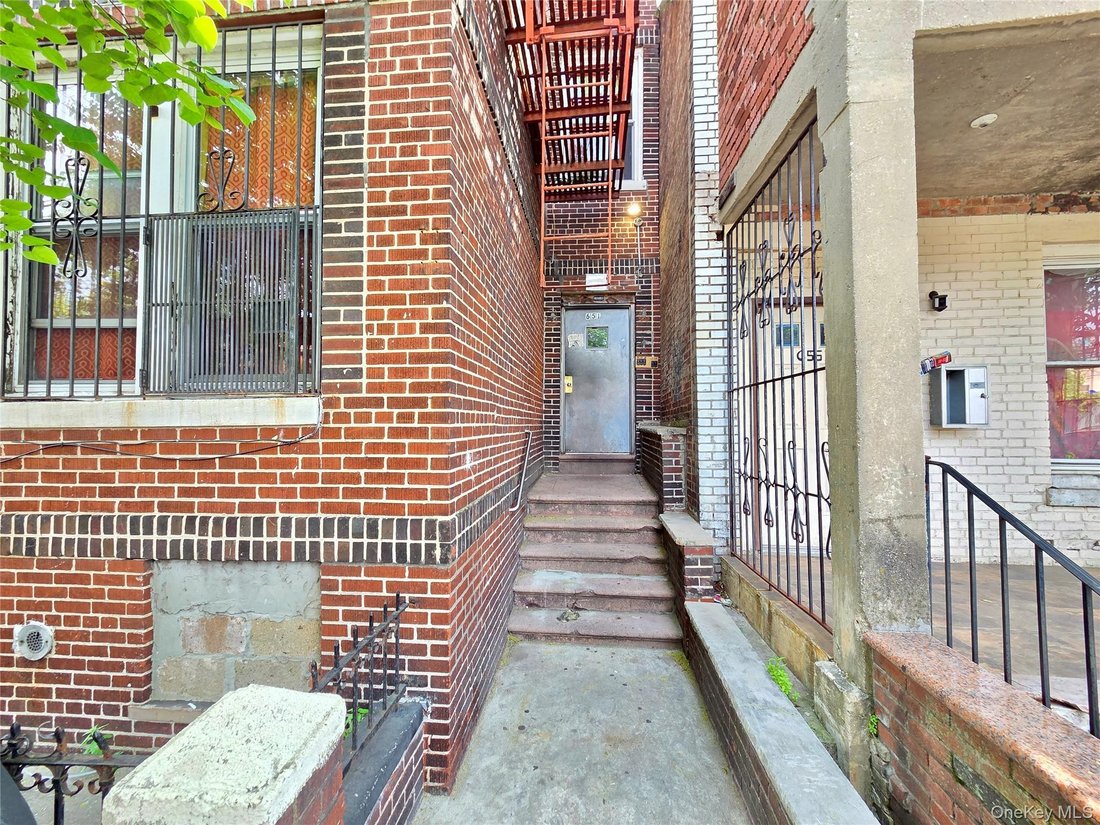 New York, New York, United States 2 - 18156083