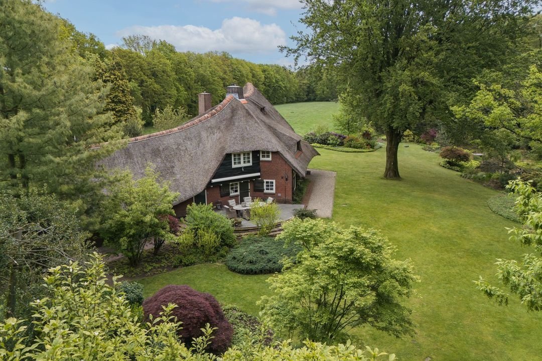Estate in Enschede, Overijssel, Netherlands 2 - 18163900