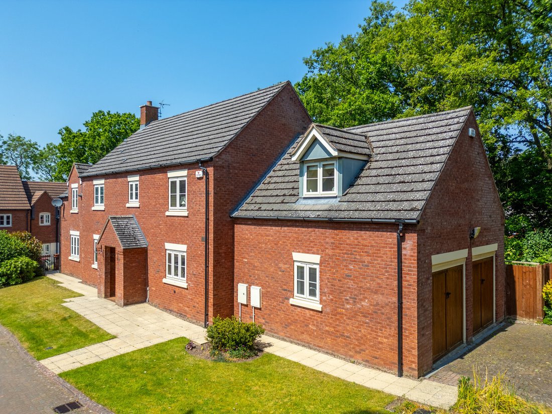 House in Astwood Bank, Redditch, England 2 - 18162680