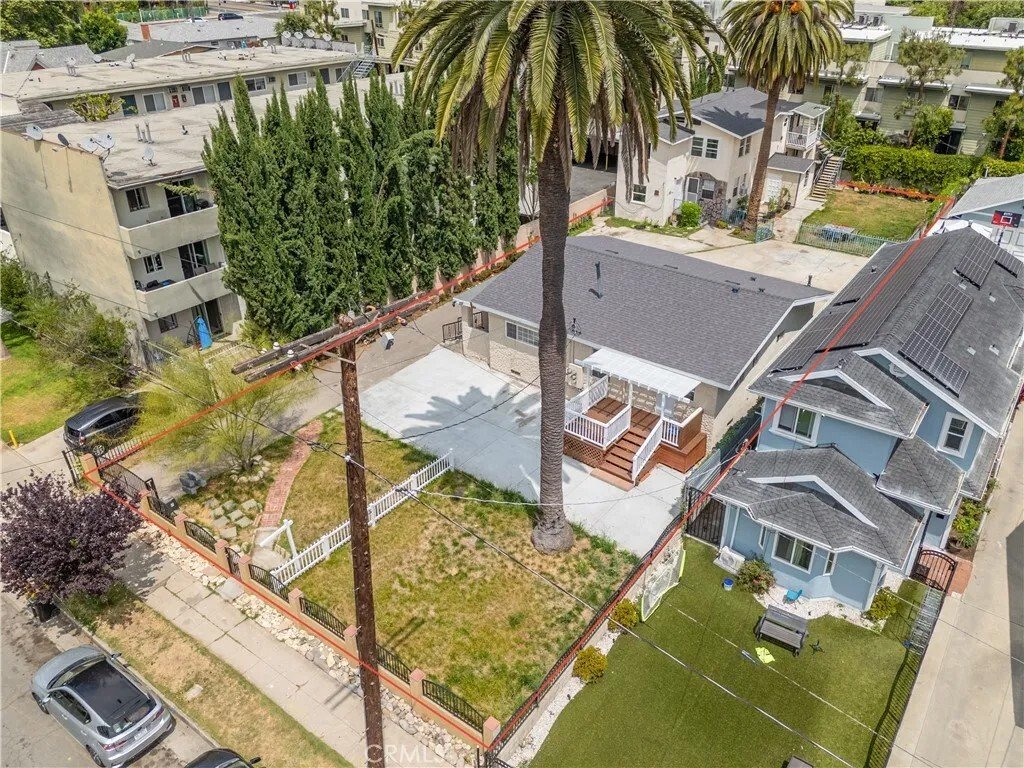 Altadena, California, United States 2 - 17849771