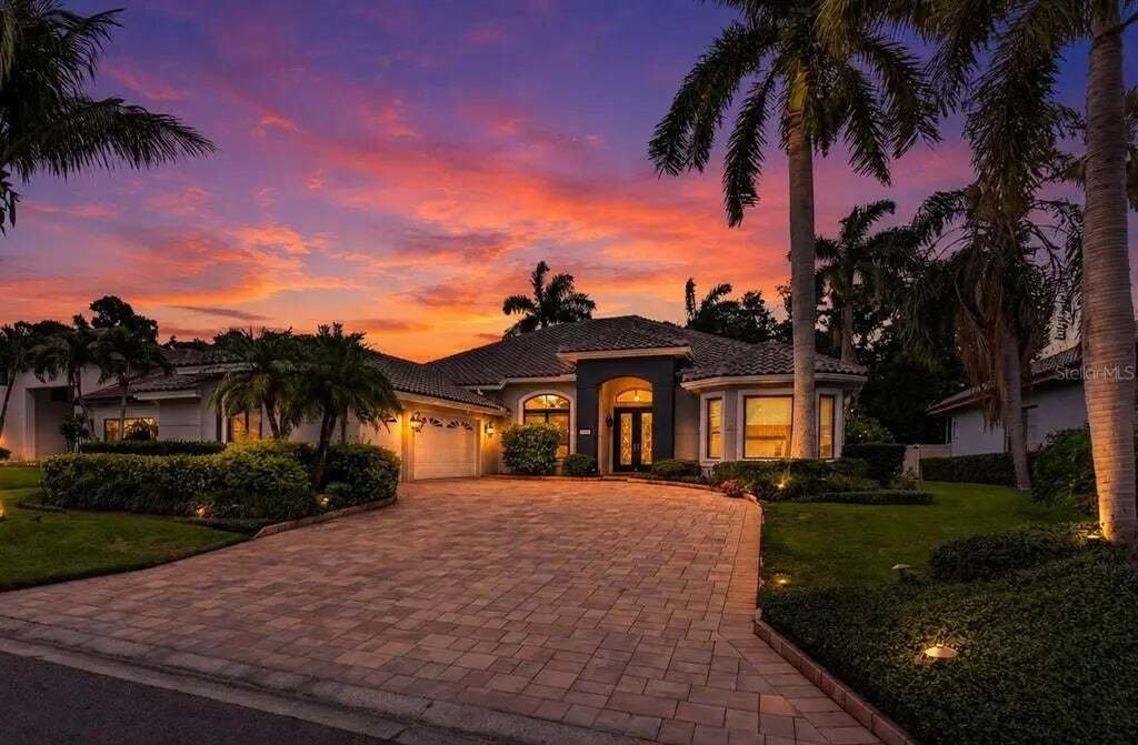 House in St. Petersburg, Florida, United States 1 - 18104180