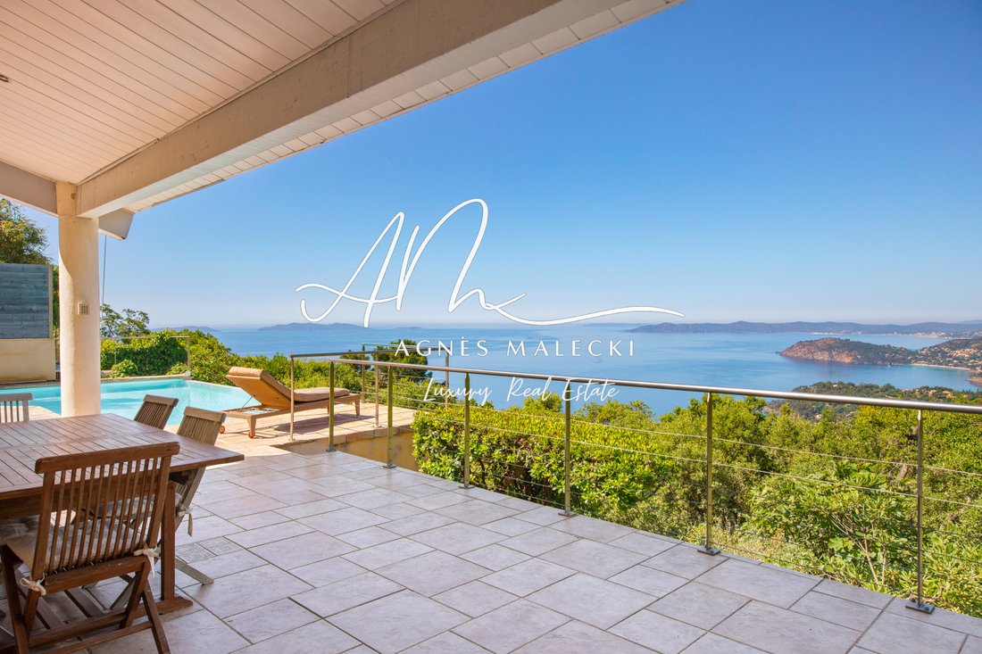 Estate in Rayol-Canadel-sur-Mer, Provence-Alpes-Côte d'Azur, France 3 - 18009263