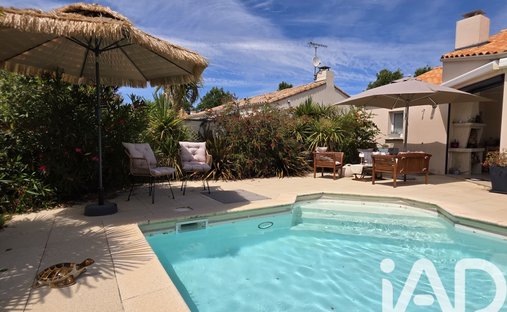 House in Sud, Les Sorinieres, France 1