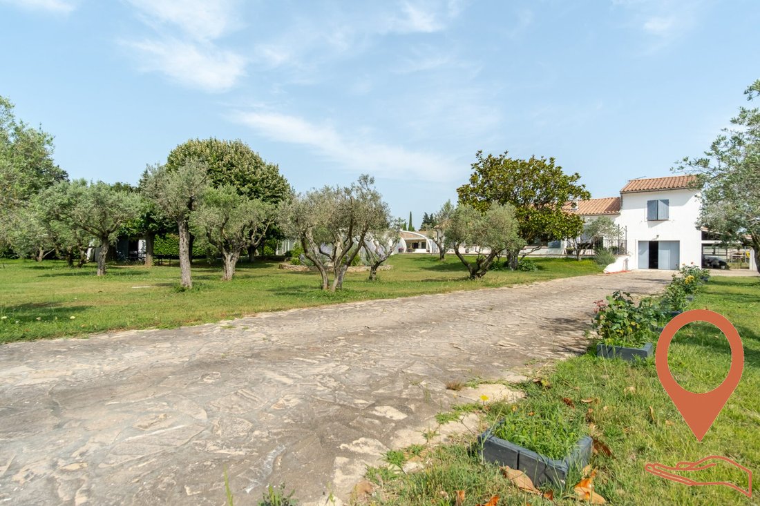 Villa in Arles, Provence-Alpes-Côte d'Azur, France 4 - 15830437