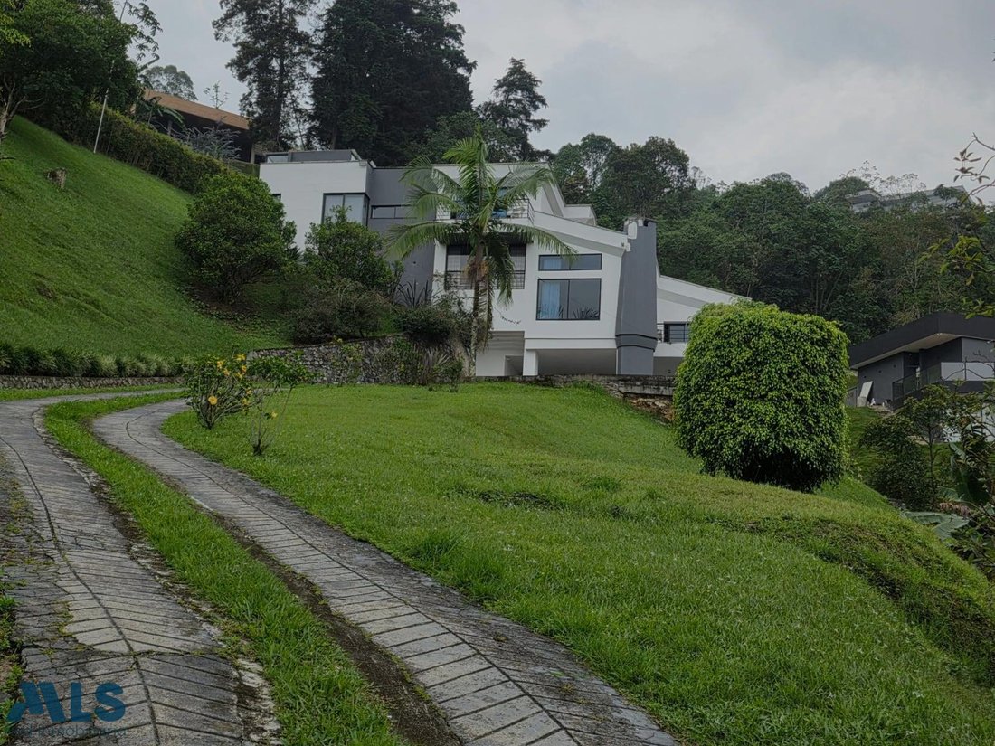 House in Medellín, Antioquia, Colombia 2 - 18163001