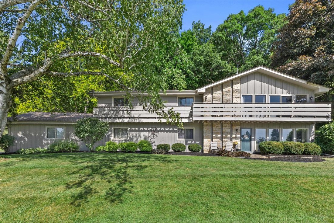House in Waukesha, Wisconsin, United States 1 - 18159243