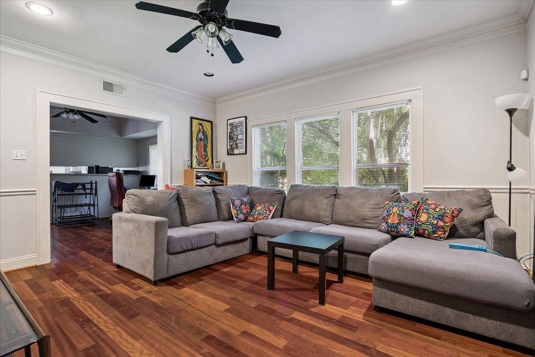 Houston, Texas, United States 5 - 18155183