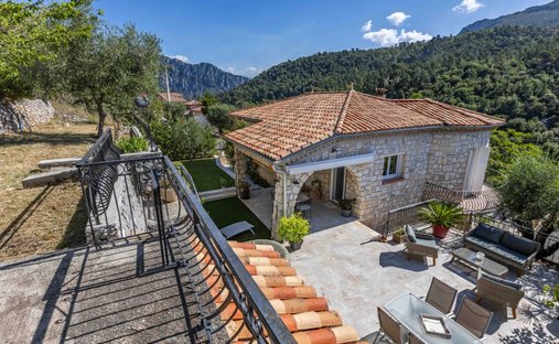 Villa in Levens, Provence-Alpes-Côte d'Azur, France 1