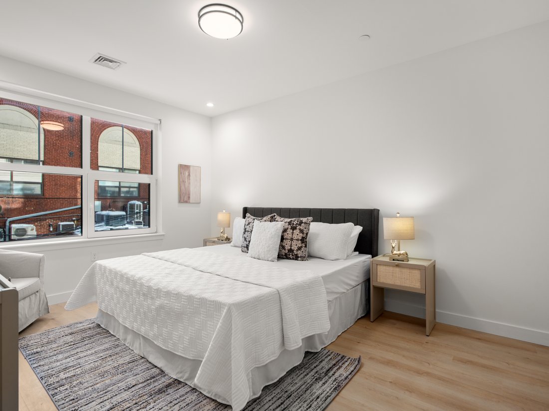Condo in Newton, Massachusetts, United States 4 - 18171737
