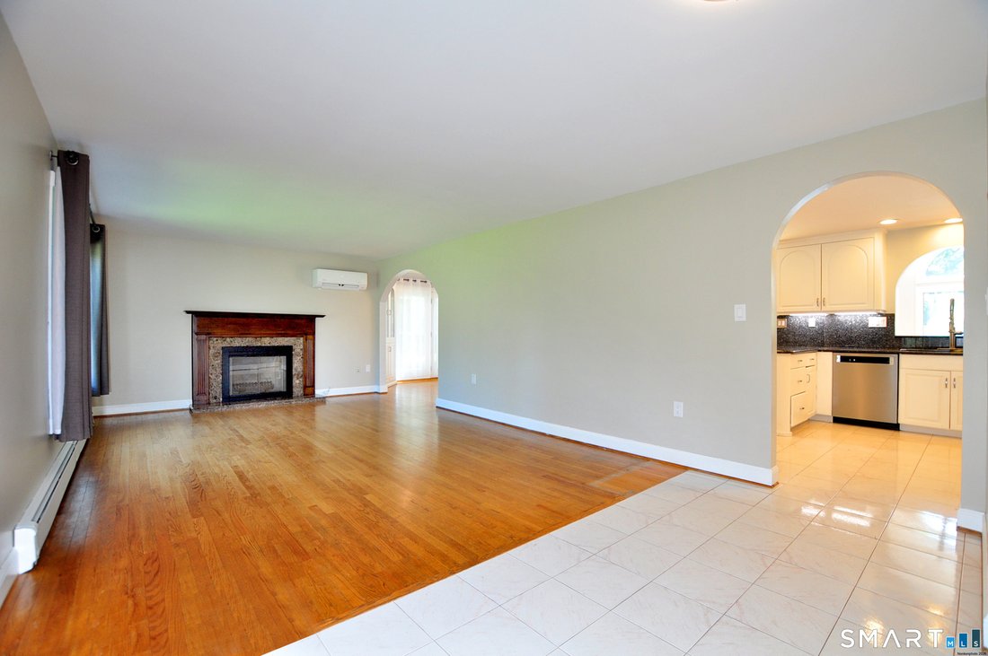 House in Windsor, Connecticut, United States 5 - 18160376