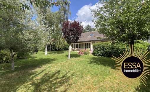 House in Nord, Saint-Nom-la-Bretèche, France 1