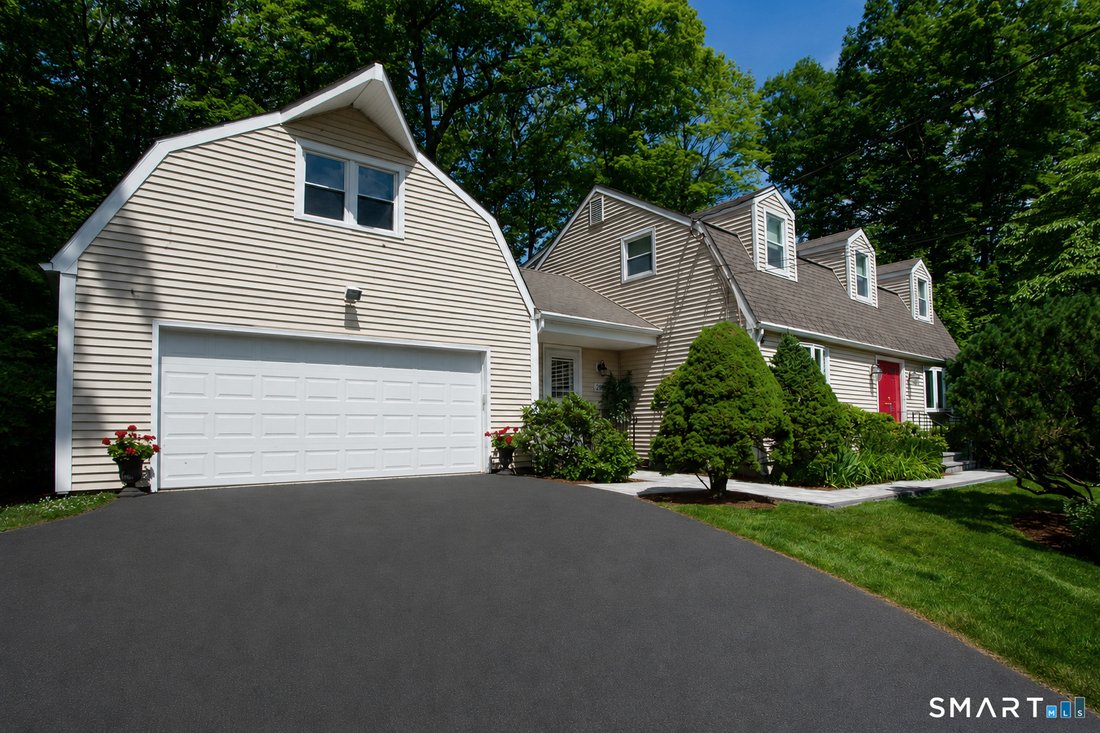 House in West Hartford, Connecticut, United States 2 - 18160369