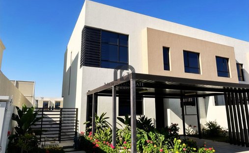 Townhouse in Al Suyoh Suburb, Sharjah Emirate, United Arab Emirates 1