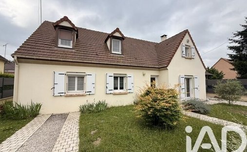 House in Le Reveillon, Villecresnes, France 1