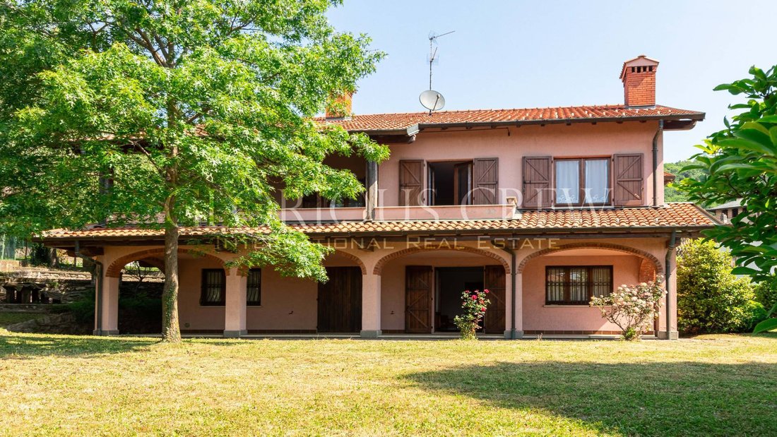Villa in Proserpio, Lombardy, Italy 2 - 18161479