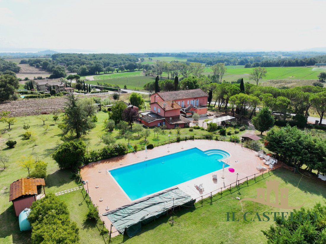 Farm Ranch in Castiglione del Lago, Umbria, Italy 1 - 15144594