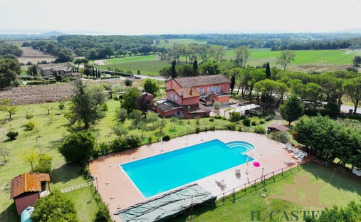 Farm Ranch in Castiglione del Lago, Umbria, Italy 1